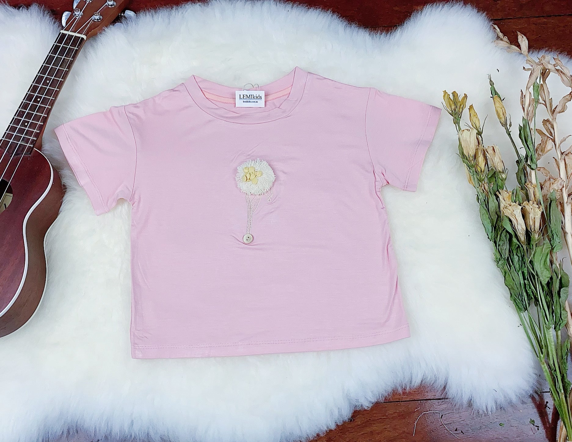 Pink embroidery daisy t-shirt