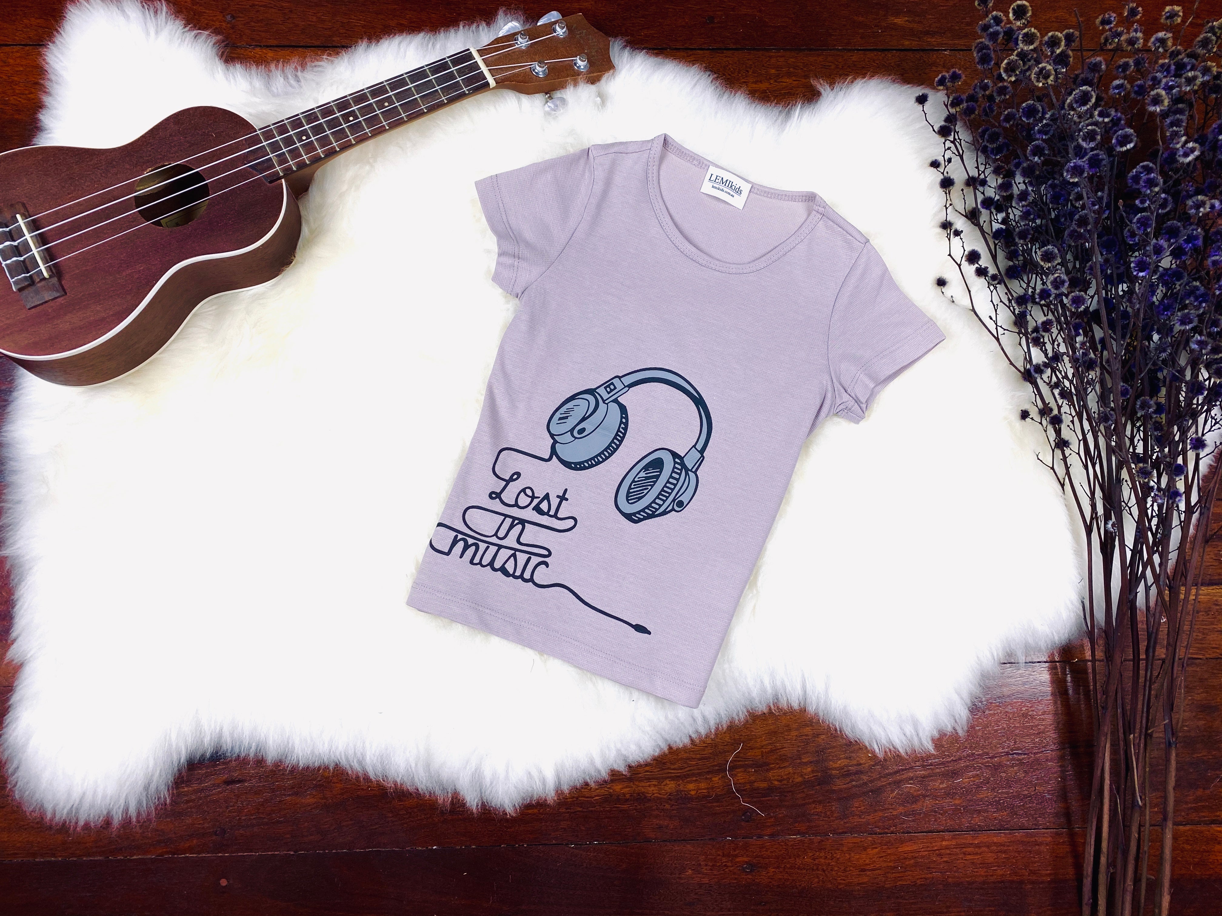 Music addict headphone t shirt