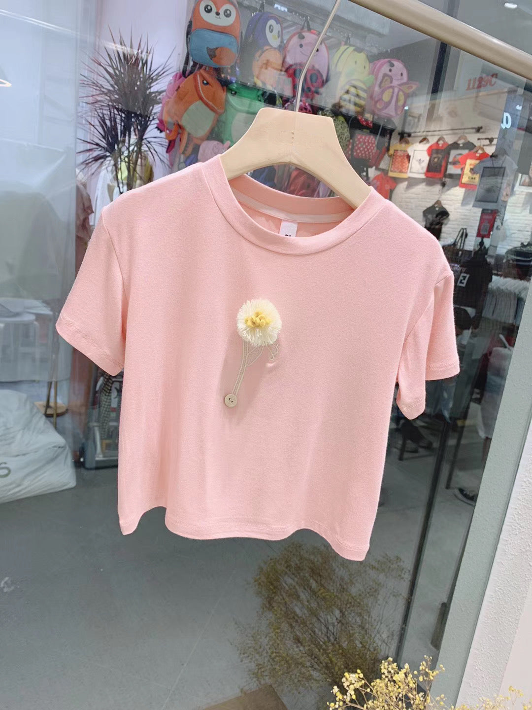 Pink embroidery daisy t-shirt